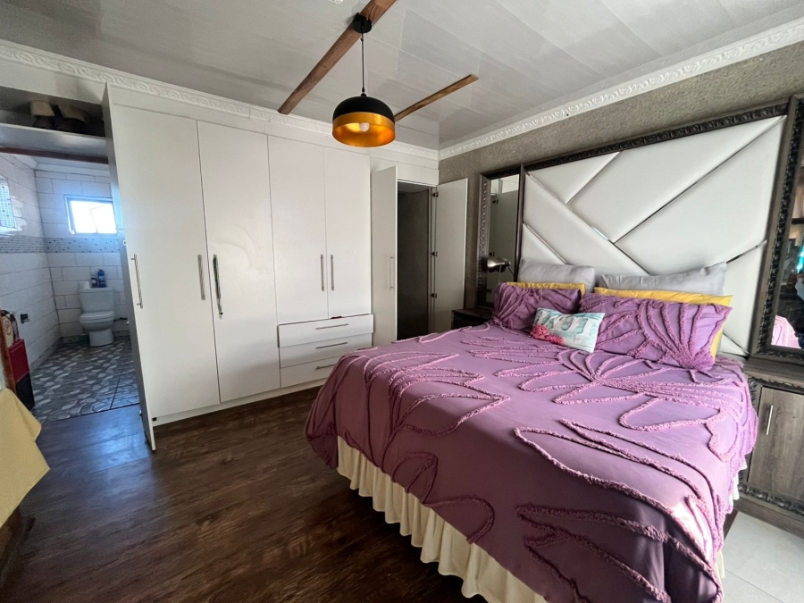 5 Bedroom Property for Sale in Mdantsane Eastern Cape